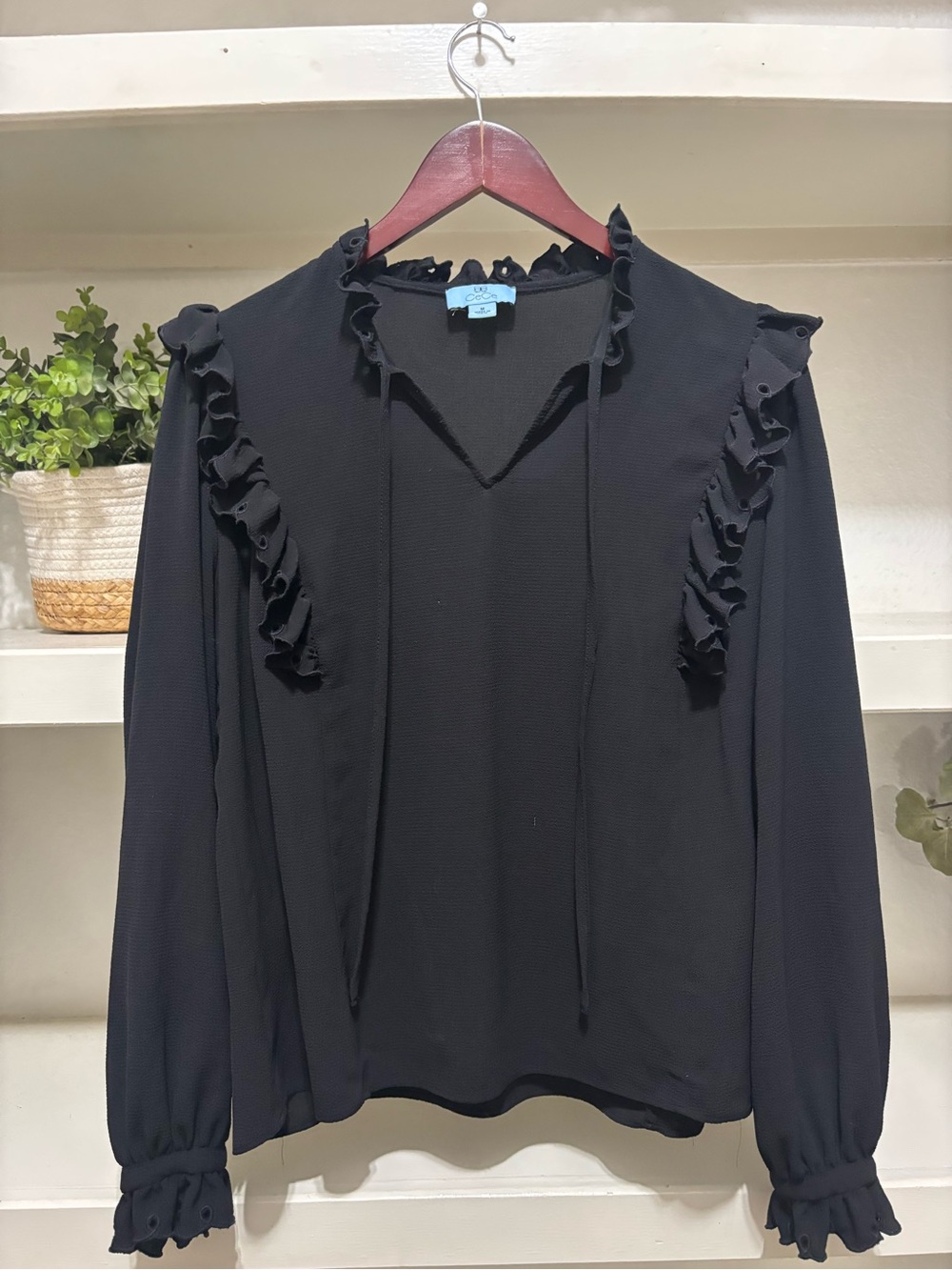 907 Black Ruffle V-Neck Long Sleeve Top